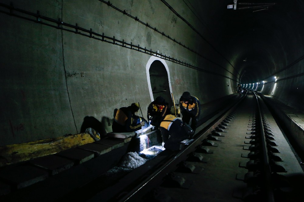 怒江铁路运营隧道病害现状